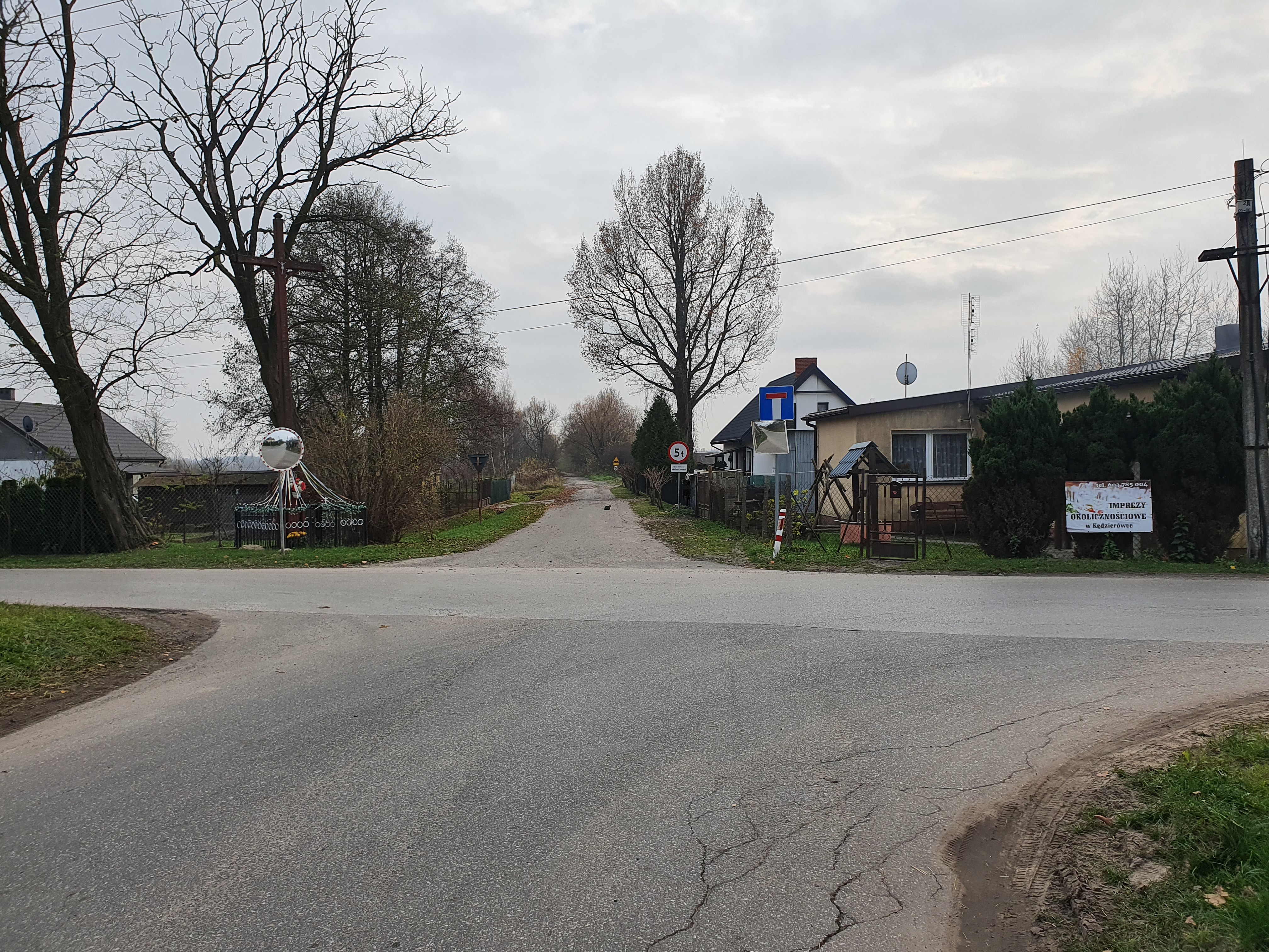 Sytuacja drogowa — pytanie 11274: Czy za najbliższym widocznym znakiem ruch pojazdów odbywa się tylko w jednym kierunku?
