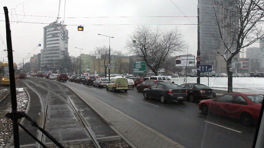 Sytuacja drogowa — pytanie 4552: Co powinien zrobić motorniczy widząc sygnalizator informujący o przestawieniu zwrotnicy w prawo?