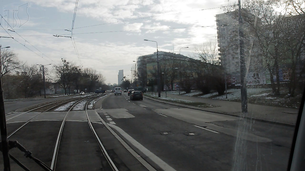 Sytuacja drogowa — pytanie 2716: Czy w tym miejscu powinieneś spodziewać się samochodów wjeżdżających na wydzielone torowisko?