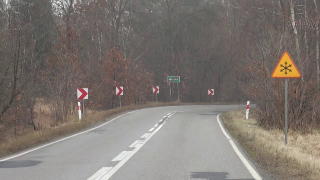 Sytuacja drogowa — pytanie 6014: Czy ten znak ostrzega o możliwości wystąpienia gołoledzi na jezdni?