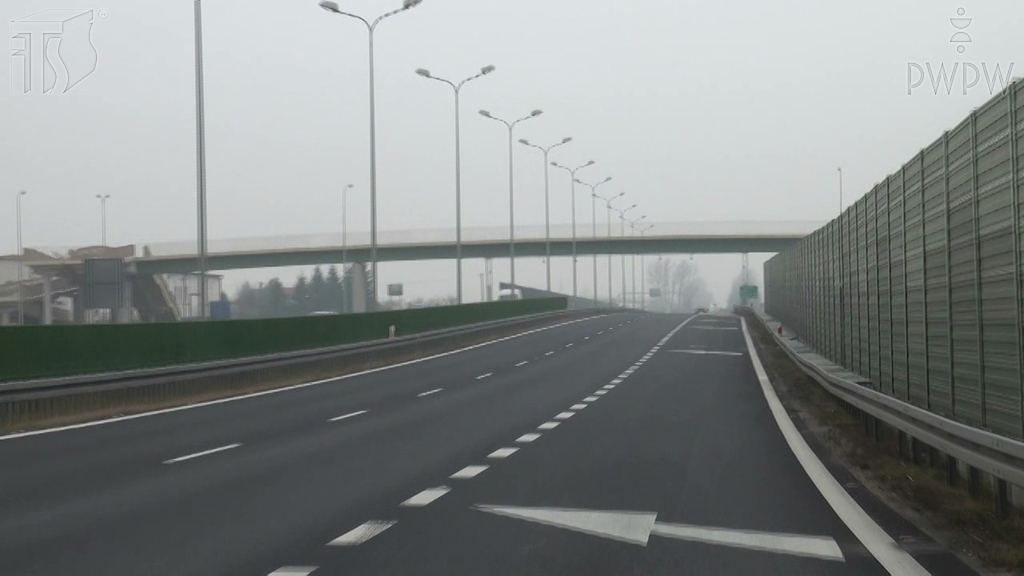 Sytuacja drogowa — pytanie 6067: Czy widoczne na prawym pasie ruchu znaki poziome wyznaczają początek wyjazdu z autostrady?