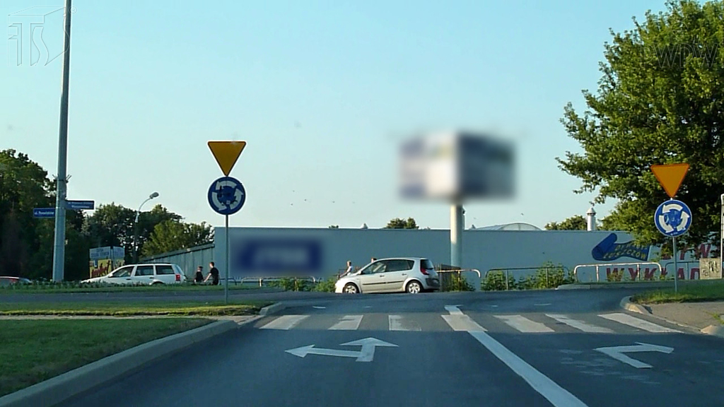 Sytuacja drogowa — pytanie 6182: Czy z pasa ruchu, na którym się znajdujesz, dozwolone jest skręcanie w prawo?
