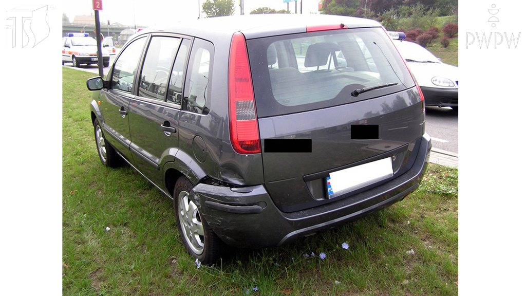 Sytuacja drogowa — pytanie 6297: Czy jako uczestnik wypadku drogowego, w którym nie ma zabitych lub rannych, masz obowiązek niezwłocznie usunąć pojazd z miejsca zdarzenia?
