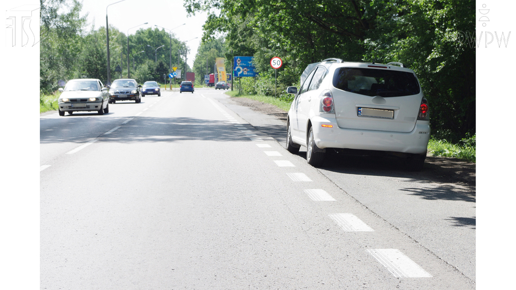 Sytuacja drogowa — pytanie 6306: Czy w tej sytuacji masz obowiązek sygnalizować postój widocznego z dostatecznej odległości, uszkodzonego pojazdu, na drodze, która nie jest drogą ekspresową?