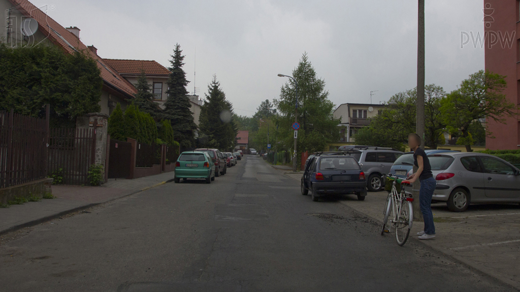 Sytuacja drogowa — pytanie 3367: Czy przy omijaniu nietrzeźwego rowerzysty należy zwiększyć odstęp od niego?