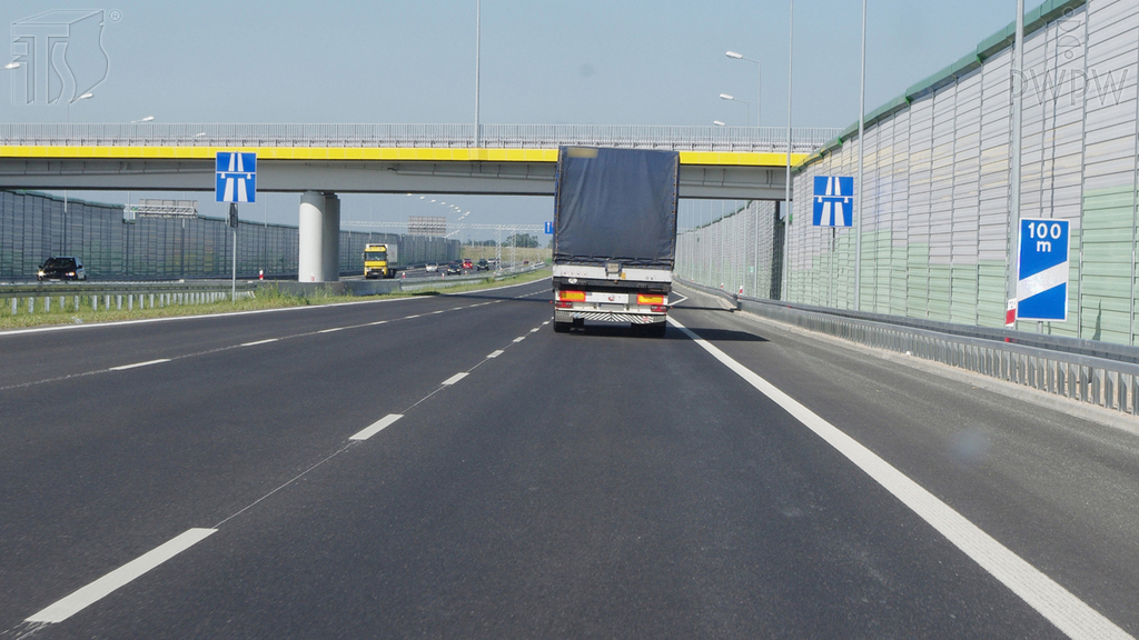 Sytuacja drogowa — pytanie 4613: Z jaką prędkością masz obowiązek jechać na autostradzie?