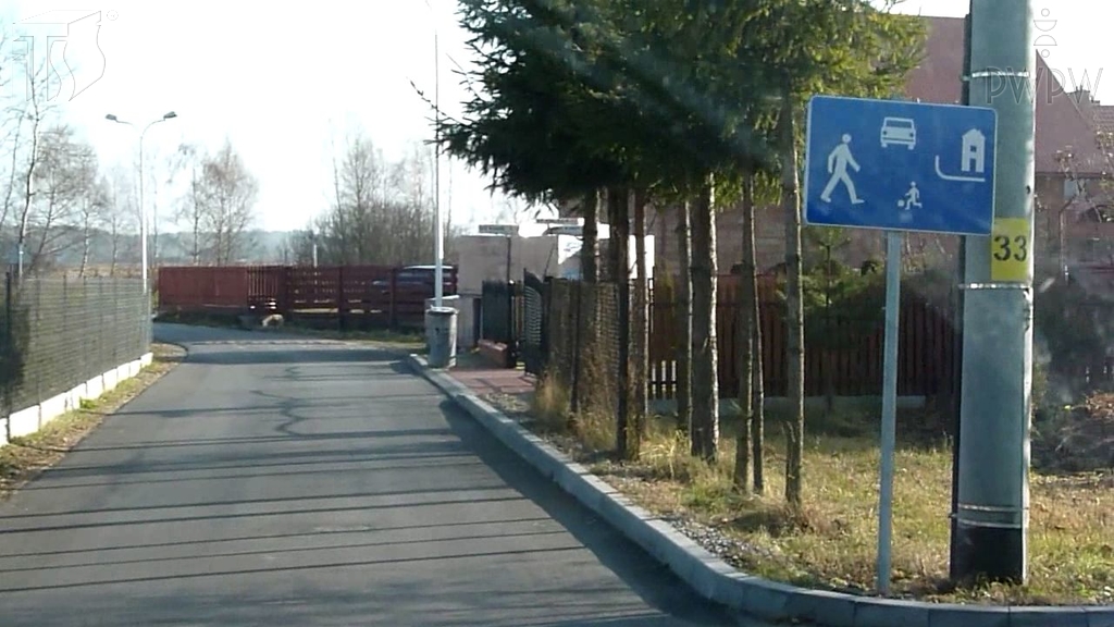 Sytuacja drogowa — pytanie 7237: Z jaką prędkością nie możesz poruszać się w strefie zamieszkania?