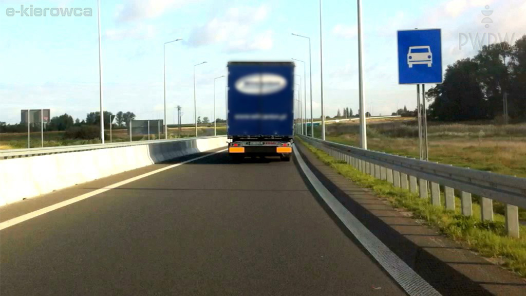 Sytuacja drogowa — pytanie 7520: Z jaką dopuszczalną prędkością wolno Ci poruszać się po drodze za widocznym znakiem, jeśli kierujesz samochodem ciężarowym o dopuszczalnej masie całkowitej przekraczającej 3,5 t?