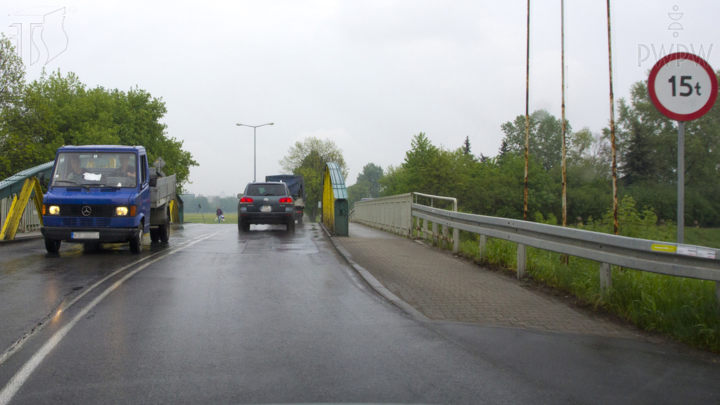 Sytuacja drogowa — pytanie 2840: Kierujesz pojazdem o dopuszczalnej masie całkowitej 16 ton, którego rzeczywista masa całkowita wynosi 14 ton. Czy wolno Ci wjechać na ten most?