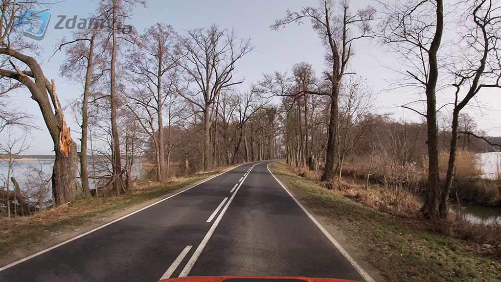 Sytuacja drogowa — pytanie 13299: Czy w tym miejscu masz prawo zatrzymać samochód osobowy na drodze w celu wysadzenia pasażera?