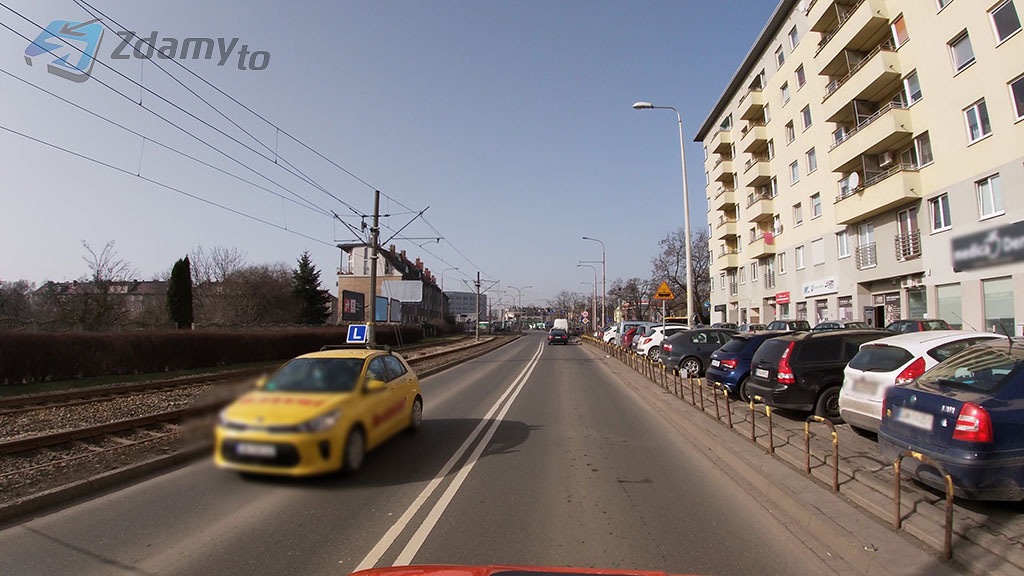 Sytuacja drogowa — pytanie 13324: Czy w tej sytuacji podczas wymijania masz obowiązek zachować szczególną ostrożność?