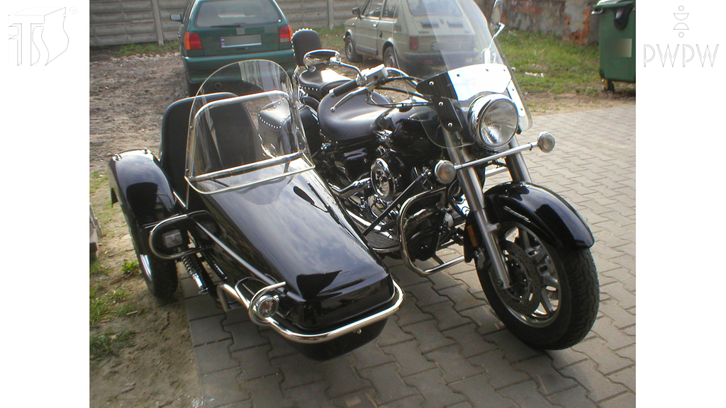 Sytuacja drogowa — pytanie 6505: Jakie światła mogą być umieszczone na bocznym wózku motocykla?