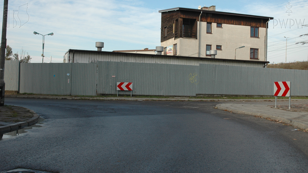 Sytuacja drogowa — pytanie 6522: W którym momencie, kierując motocyklem, powinieneś rozpocząć hamowanie zamierzając pokonać ostry łuk drogi?