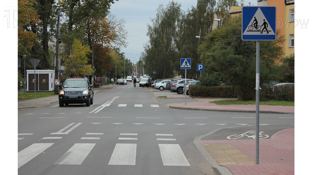 Sytuacja drogowa — pytanie 6542: Czy jazda motorowerem po znakach poziomych może być niebezpieczna?
