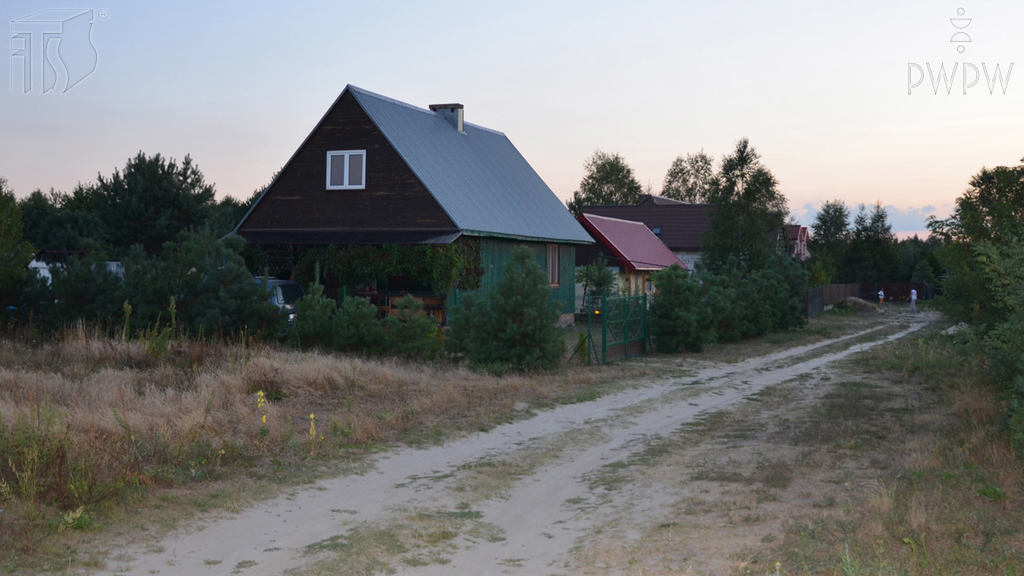 Sytuacja drogowa — pytanie 6544: W jaki sposób powinieneś kierować motorowerem na drodze gruntowej?