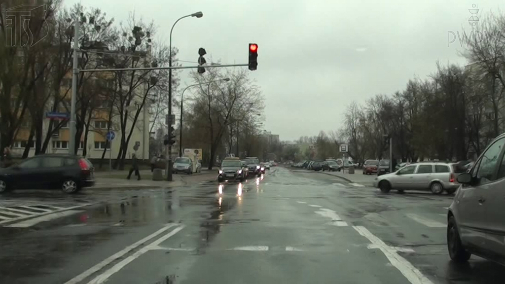 Sytuacja drogowa — pytanie 6558: W jaki sposób będziesz hamować na śliskiej nawierzchni?