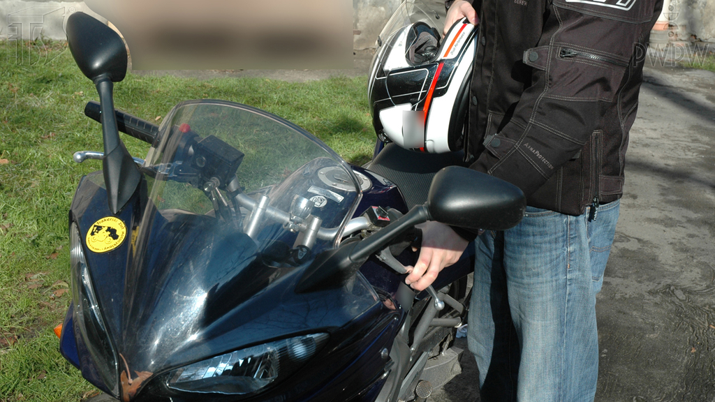 Sytuacja drogowa — pytanie 6584: Czy masz prawo przewozić motocyklem jednośladowym pasażera, który jest w stanie po użyciu alkoholu?