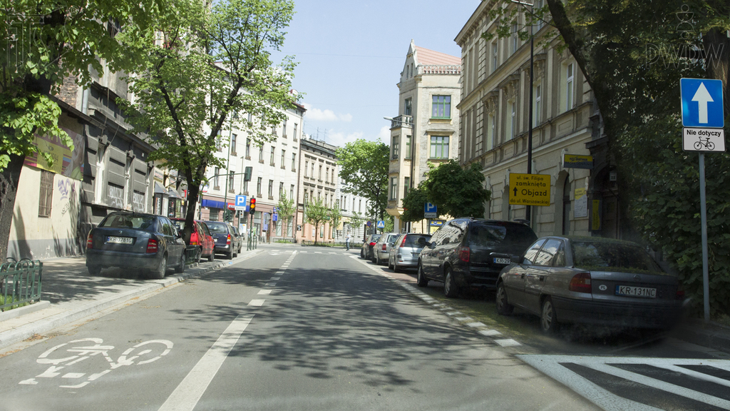 Sytuacja drogowa — pytanie 589: Czy na tej drodze możesz spodziewać się rowerzystów nadjeżdżających z przeciwka?