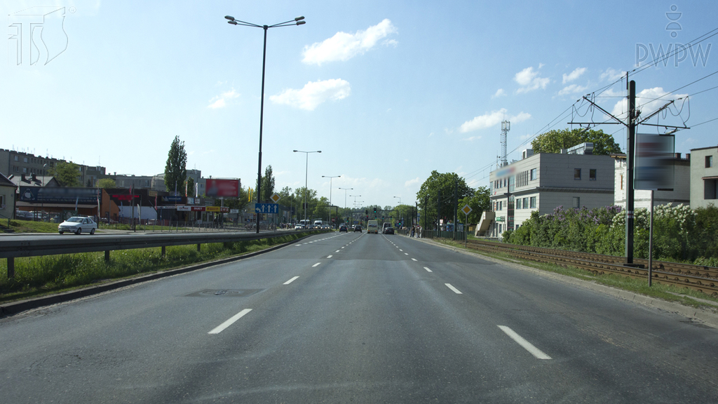 Sytuacja drogowa — pytanie 11500: Czy powinieneś niezwłocznie przystąpić do zmiany pasa ruchu, jeśli zamierzasz skręcić w lewo na najbliższym skrzyżowaniu?