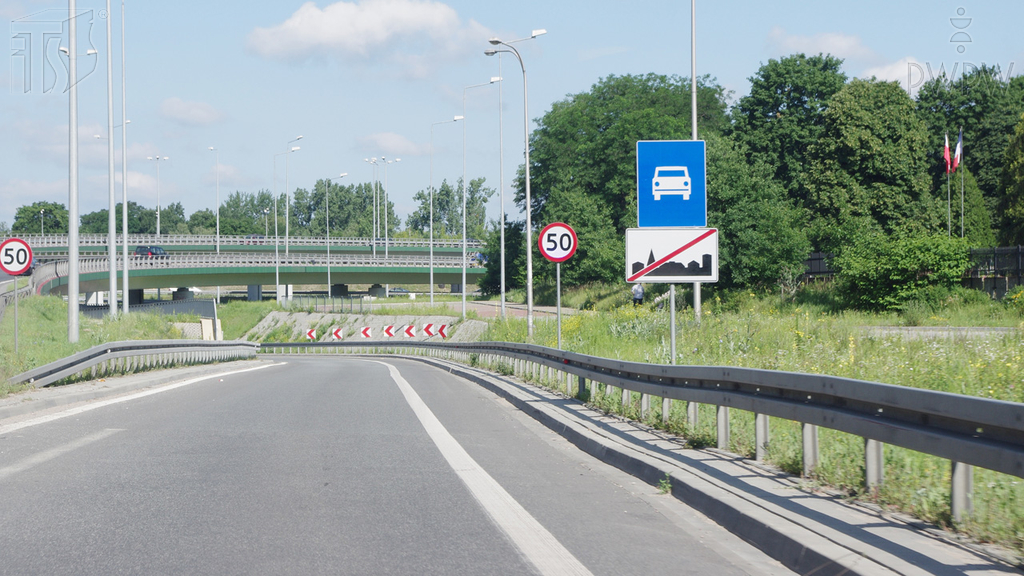Sytuacja drogowa — pytanie 7176: Którym z wymienionych pojazdów masz prawo wjechać na tak oznakowaną drogę?