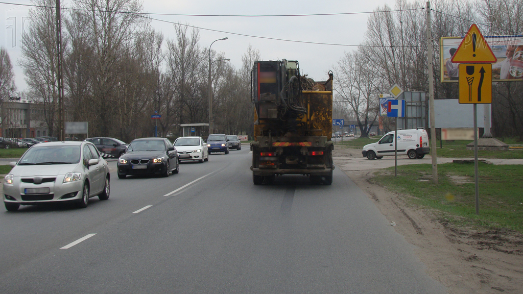 Sytuacja drogowa — pytanie 7181: Od czego, w szczególności, zależy bezpieczny odstęp, który powinieneś zachować jadąc za innym pojazdem?
