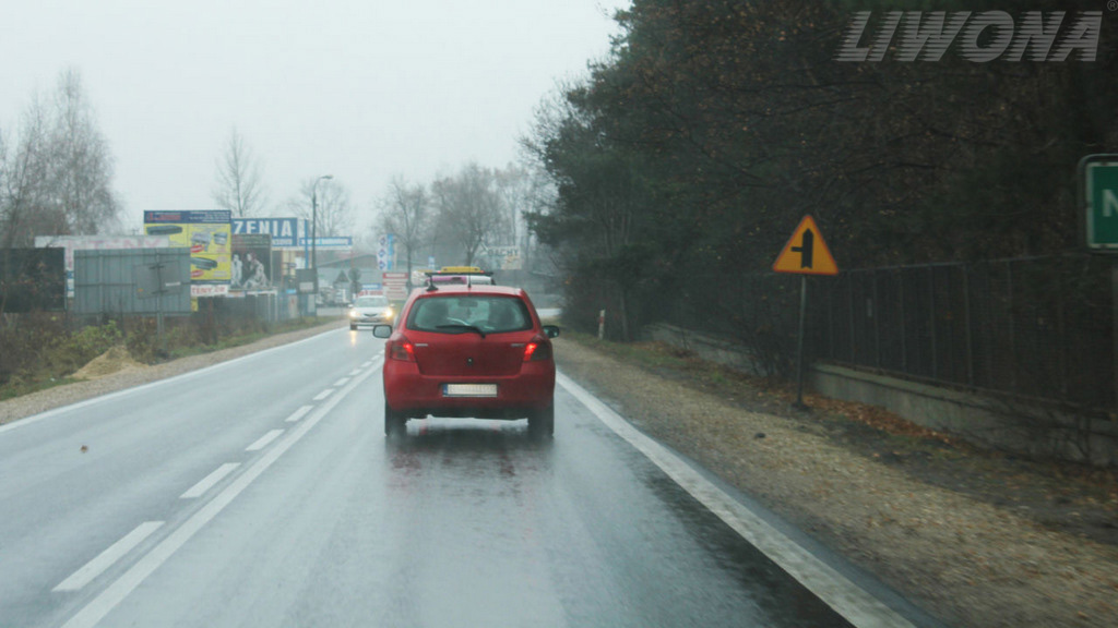 Sytuacja drogowa — pytanie 8085: Czy w tej sytuacji, na najbliższym skrzyżowaniu, masz pierwszeństwo przed pojazdami nadjeżdżającymi z lewej strony?