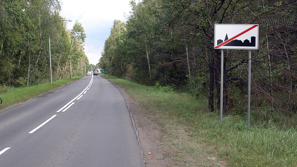 Sytuacja drogowa — pytanie 6743: Z jaką maksymalną dopuszczalną prędkością możesz jechać, kierując samochodem ciężarowym o dopuszczalnej masie całkowitej powyżej 3,5 t z przyczepą, na drodze za tym znakiem?