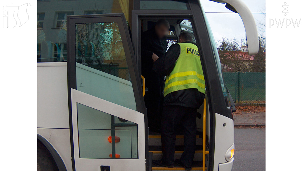 Sytuacja drogowa — pytanie 6868: Jakiego okresu maksymalnie może dotyczyć kontrola drogowa czasu pracy kierowcy autobusu?