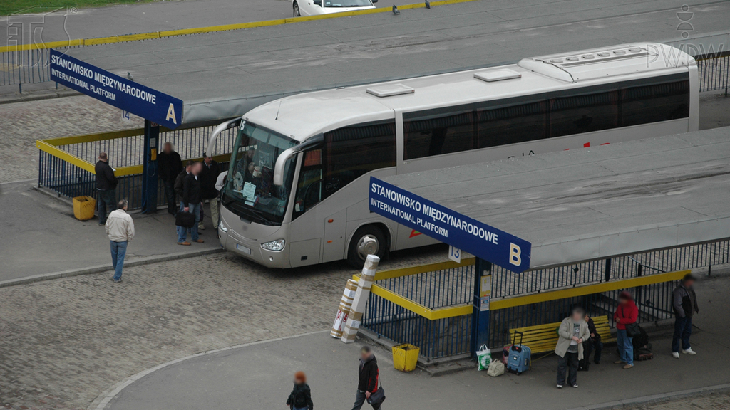 Sytuacja drogowa — pytanie 7214: Do jakiego rodzaju czynności kierowcy zalicza się sprawdzanie i kompletowanie dokumentów dotyczących przewozu?