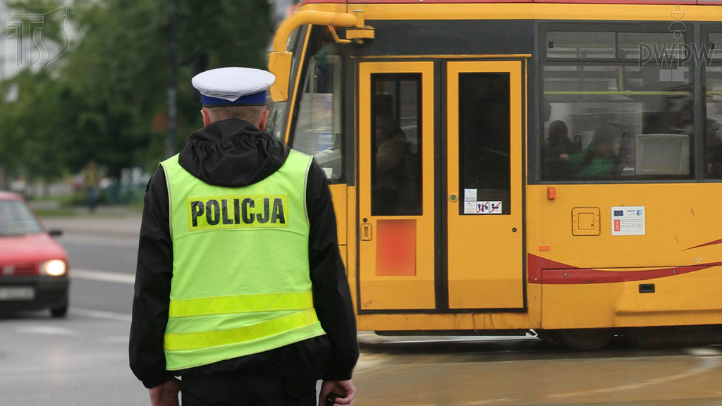 Sytuacja drogowa — pytanie 6973: Czy kierując tramwajem, masz obowiązek zatrzymać się na sygnał dawany przez umundurowanego policjanta?