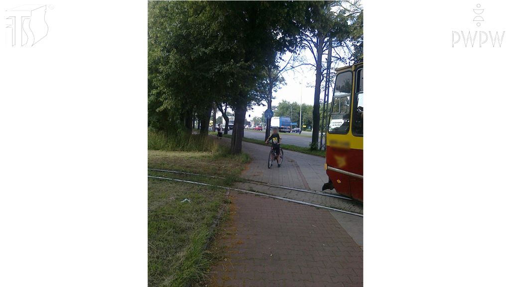 Sytuacja drogowa — pytanie 7039: Czy w tej sytuacji, kierując tramwajem, masz prawo użyć sygnału dźwiękowego?