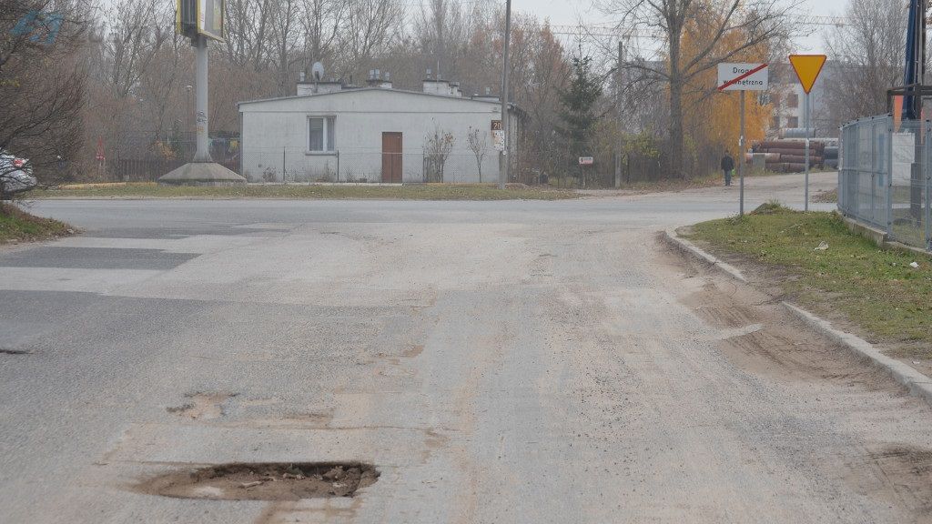 Sytuacja drogowa — pytanie 8991: Jaki odstęp musisz zachować od omijanej przeszkody?