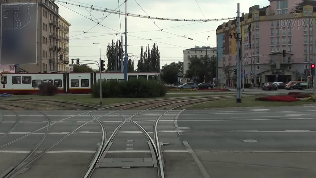 Sytuacja drogowa — pytanie 7062: Jaka powinna być prędkość przejazdu przez krzyżownicę tramwajową?