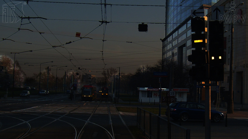 Sytuacja drogowa — pytanie 7079: Jaki czynnik może zakłócić prawidłowy sposób obserwacji drogi w czasie prowadzenia tramwaju w nocy?