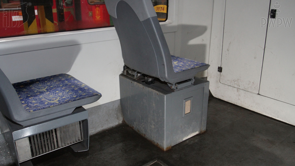 Sytuacja drogowa — pytanie 7115: W jakiej sytuacji zaleca się stosowanie piasecznic znajdujących się na wyposażeniu tramwaju?