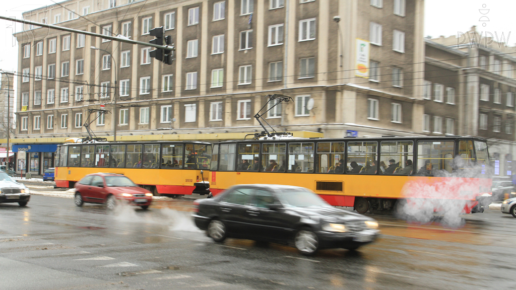 Sytuacja drogowa — pytanie 7121: O co należy zadbać, w pierwszej kolejności, w przypadku pożaru tramwaju podczas jazdy?