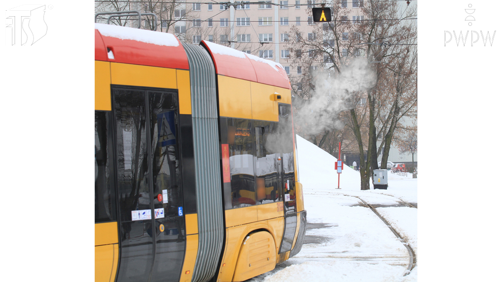 Sytuacja drogowa — pytanie 7123: Jak należy się zachować w przypadku pożaru wewnątrz tramwaju, podczas jazdy?
