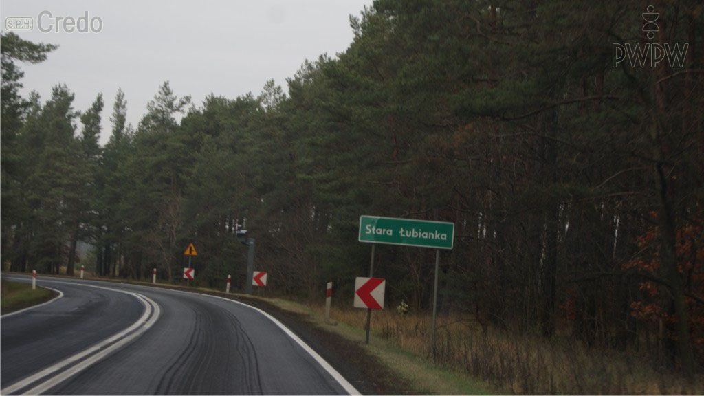 Sytuacja drogowa — pytanie 7834: Którą z wymienionych czynności powinieneś wykonać, kierując motocyklem, gdy masz do pokonania ostry łuk drogi?