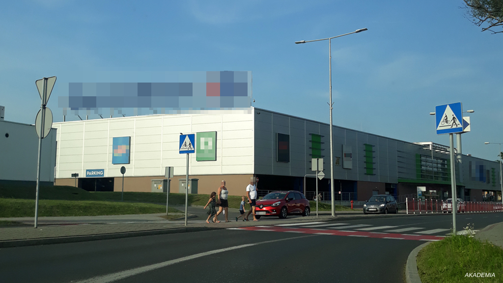 Sytuacja drogowa — pytanie 10754: Czy w przedstawionej sytuacji obowiązany jesteś zachować szczególną ostrożność?