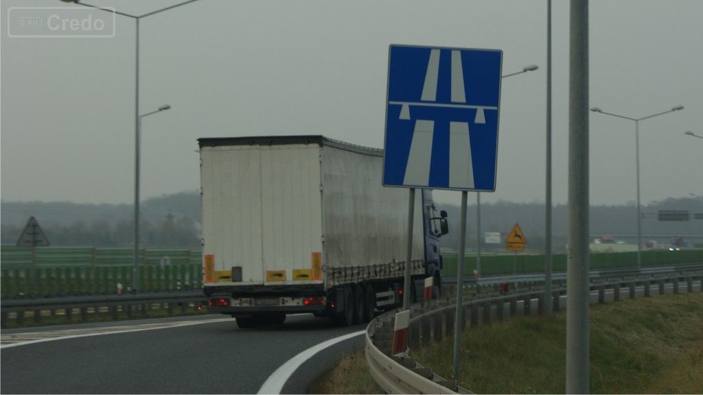 Sytuacja drogowa — pytanie 8812: W którym z wymienionych miejsc możesz zatrzymać samochód ciężarowy podczas jazdy autostradą w sytuacji, gdy poczujesz zmęczenie?