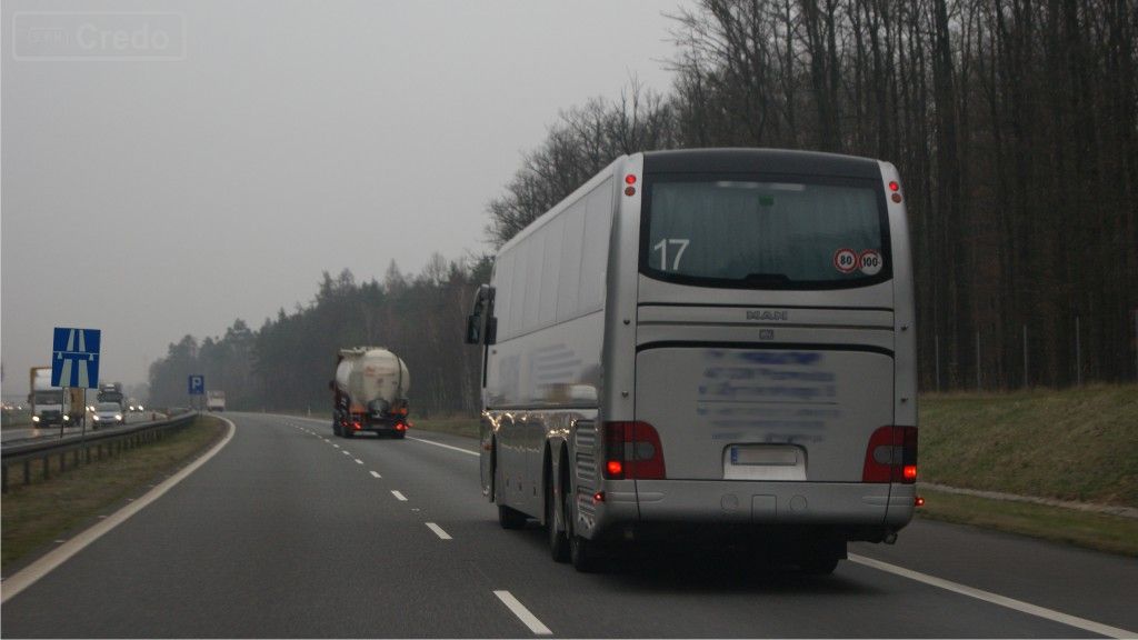 Sytuacja drogowa — pytanie 8852: W którym z wymienionych miejsc możesz zatrzymać autobus podczas jazdy autostradą w sytuacji, gdy poczujesz zmęczenie?
