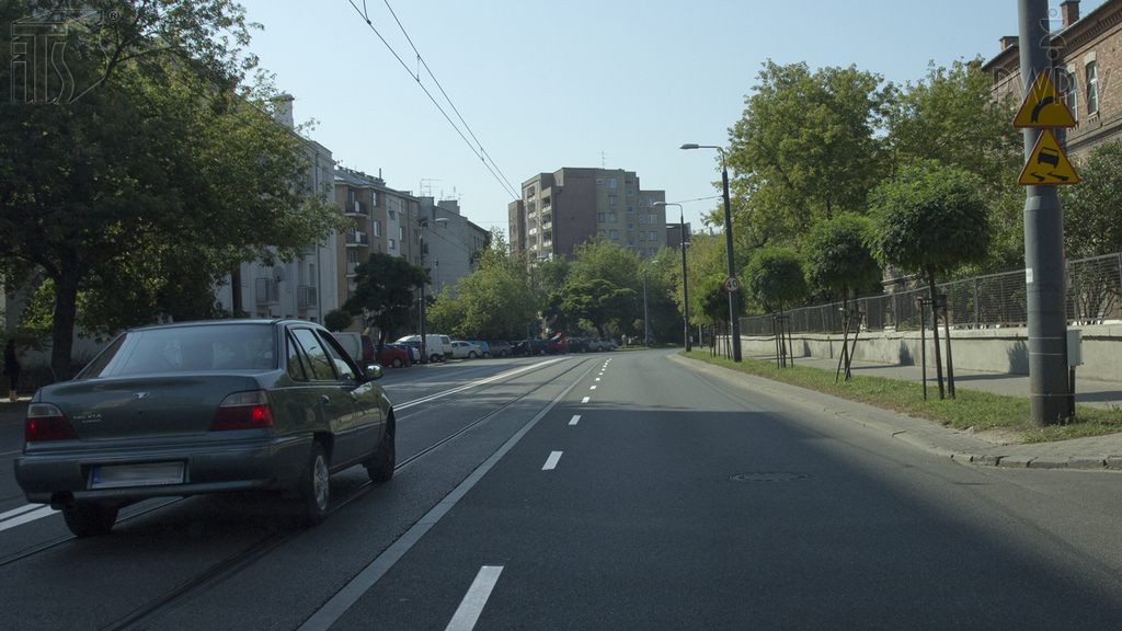 Sytuacja drogowa — pytanie 788: Zostałeś właśnie wyprzedzony przez pojazd widoczny przed Tobą. Czy bezpośrednio po wyprzedzeniu wolno Ci zwiększyć prędkość?