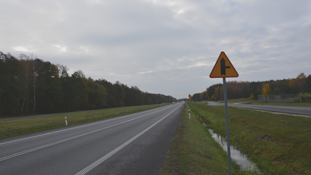 Sytuacja drogowa — pytanie 11145: Czy na najbliższym skrzyżowaniu masz pierwszeństwo przed pojazdem nadjeżdżającym z prawej strony?