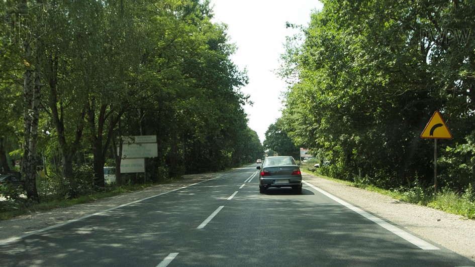 Sytuacja drogowa — pytanie 13500: Czy w tej sytuacji, przy zachowaniu szczególnej ostrożności wolno Ci rozpocząć  wyprzedzanie poprzedzającego pojazdu ?