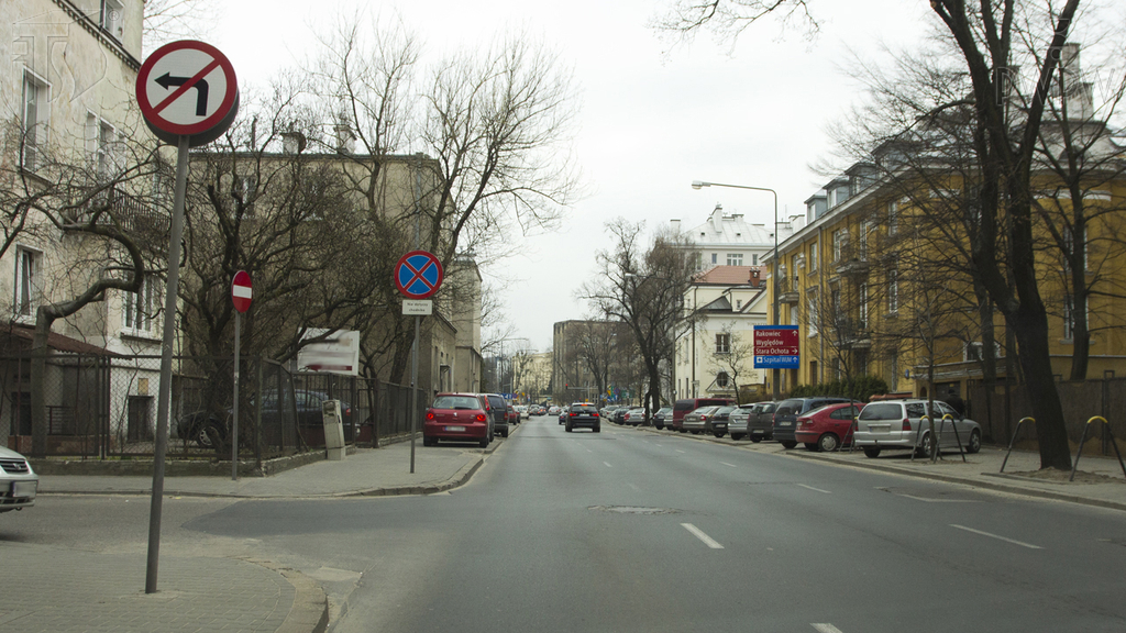 Sytuacja drogowa — pytanie 1427: Czy w przedstawionej sytuacji wolno Ci skręcić w lewo?