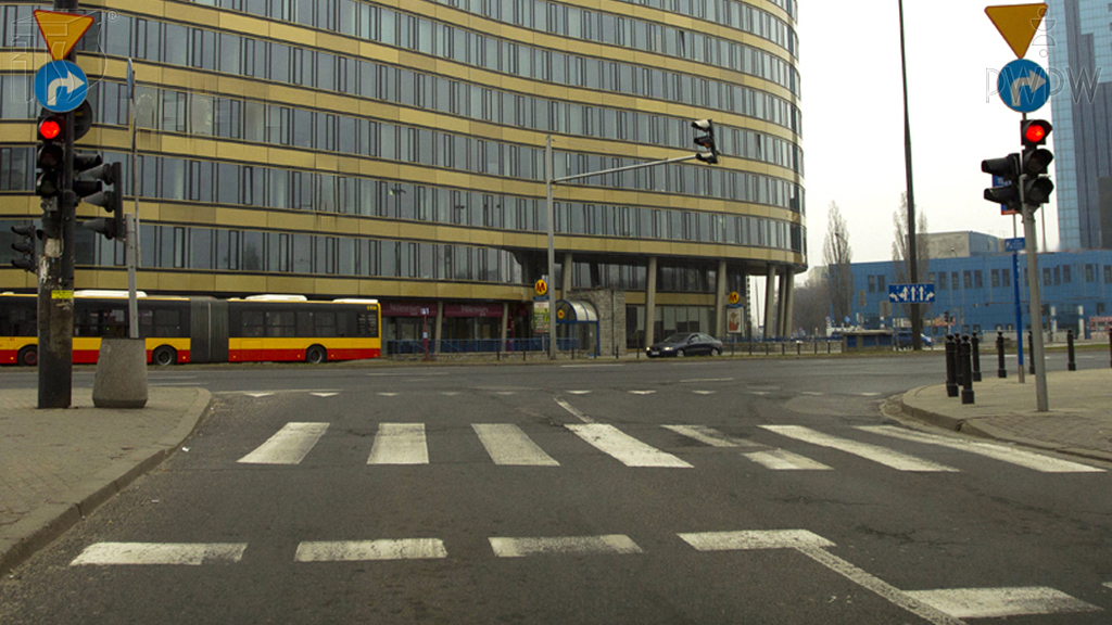 Sytuacja drogowa — pytanie 7883: Czy w tej sytuacji masz obowiązek sygnalizować zamiar skrętu w prawo?