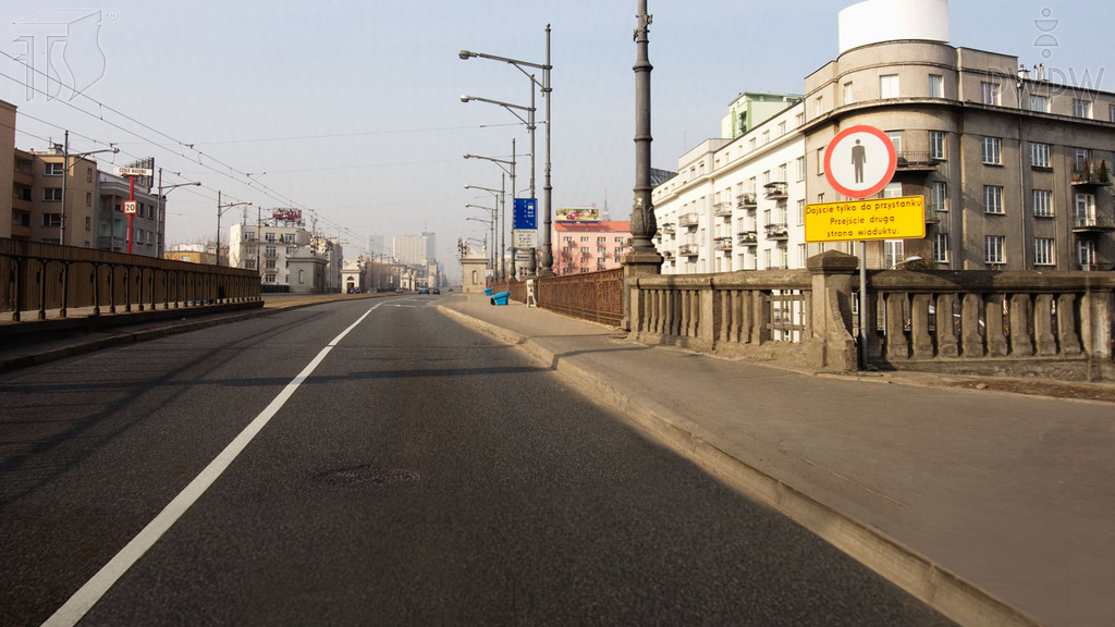 Sytuacja drogowa — pytanie 2882: Czy ten znak poziomy zabrania zmiany pasa ruchu?