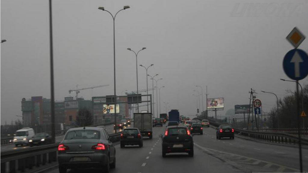 Sytuacja drogowa — pytanie 8515: Czy w widocznej sytuacji znajdujesz się na drodze z pierwszeństwem?