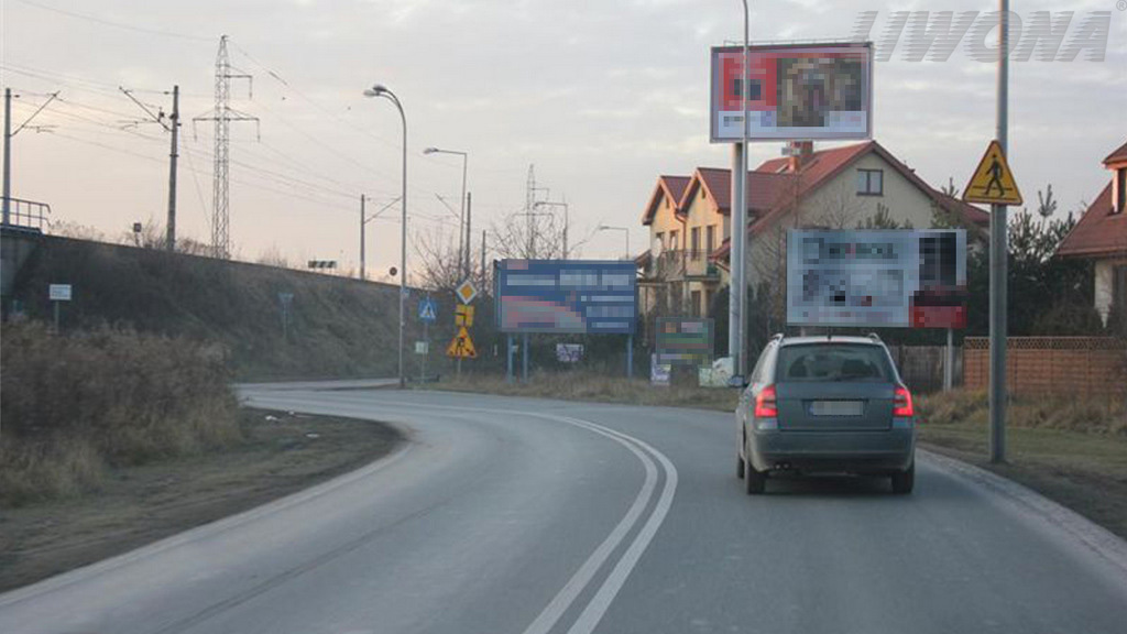 Sytuacja drogowa — pytanie 10076: Która z wymienionych technik jazdy pasuje do określenia „ekonomiczna jazda samochodem”?
