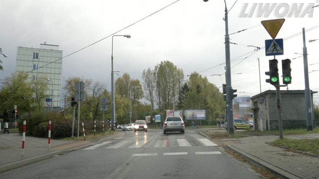 Sytuacja drogowa — pytanie 8275: Czy w widocznej sytuacji masz obowiązek zachować szczególną ostrożność?